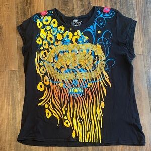 ❤️Ecko Unlimited Black Tee with Vibrant Yellow and Blue Design